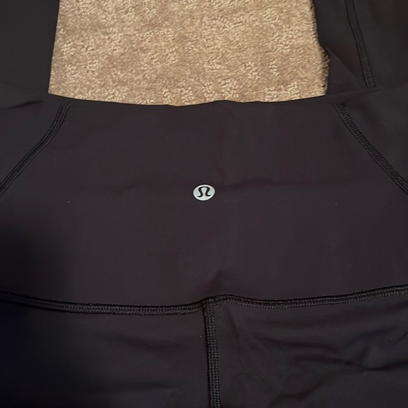 Lululemon crops- size 6 - Picture 1 of 3